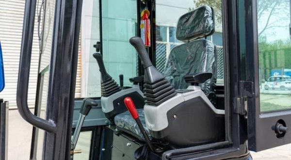 TYPHON 18 FLEX PRO 1.8 Ton Mini Excavator USA with 12 attachments - Image 3