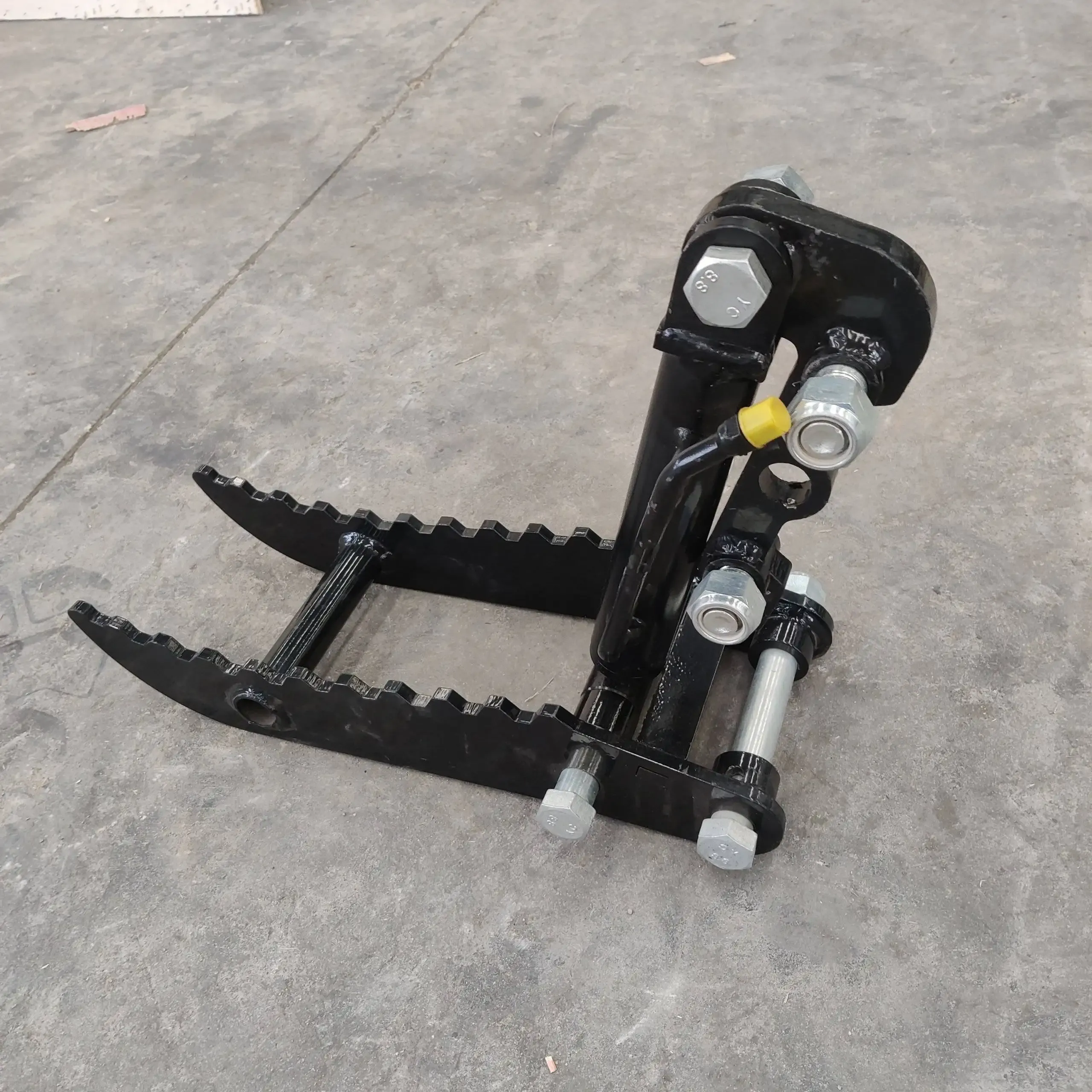 TYPHON Attachments Hydraulic Thumb Clip Attachment for Mini Excavators USA - Image 2