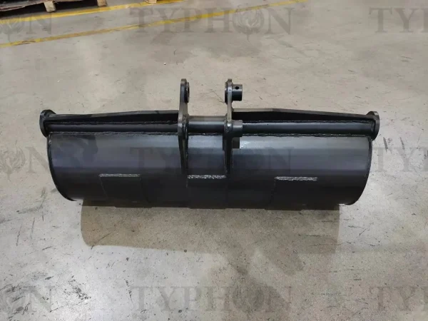 TYPHON 2.5 Ton Mini Excavator Attachment Plain Bucket 800mm 31″ Mud Bucket - Image 3