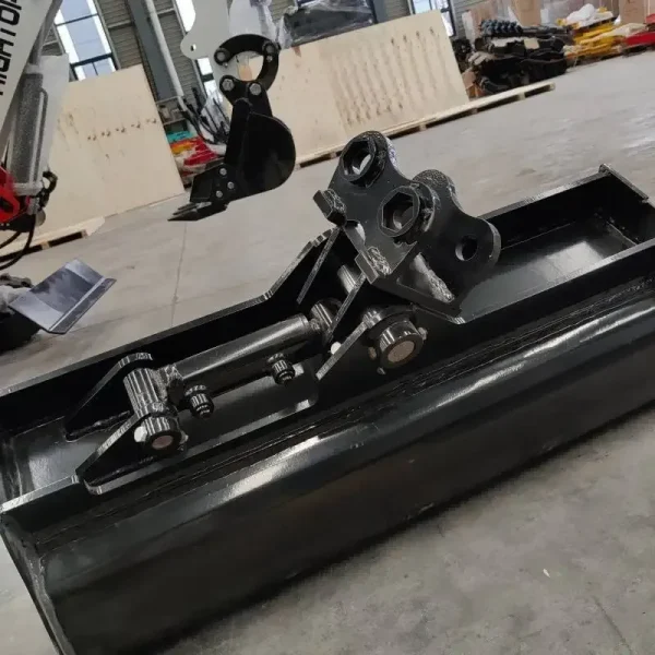 600mm Tilting Bucket: Attachment for TYPHON Mini Excavators USA - Image 2
