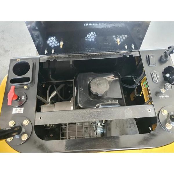 AGT 13.5 HP B&S 1-ton Mini & Small Excavator Micro Crawler Digger, Gasoline, With Thumb Clip For Sale | AGT-QH12 - Image 2