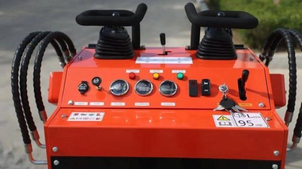 Skid Steer Loader Tracked 22.1 HP Honda EPA Gasoline Engine for Gardens, Farming - Image 4