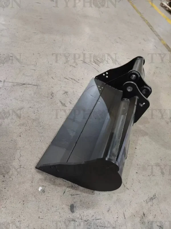 TYPHON 2.5 Ton Mini Excavator Attachment Plain Bucket 800mm 31″ Mud Bucket - Image 6