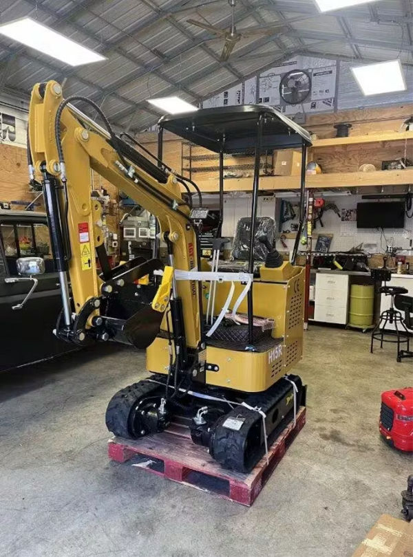 AGT 2025 Latest model H15R 1.5 Ton 13.5HP Mini & Small Excavator, With Pilot System Gasoline Yellow Design For Sale| AGT-H15R - Image 7