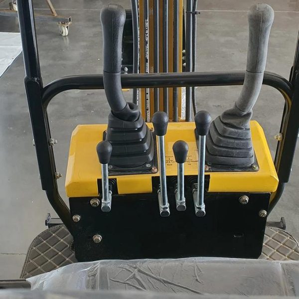 AGT 13.5 HP B&S 1-ton Mini & Small Excavator Micro Crawler Digger, Gasoline, With Thumb Clip For Sale | AGT-QH12 - Image 5