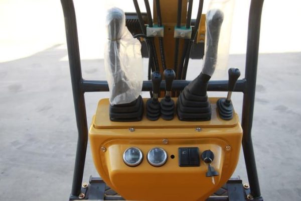 AGT 13.5 HP B&S 1 ton Mini Small Excavator, With Hydraulic Thumb and Swing Boom ,Gasoline For Sale | AGT-DM12-C - Image 9